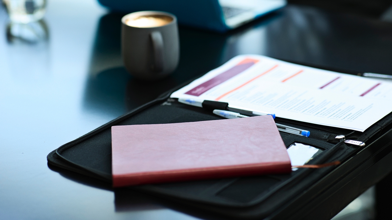 NXT UP! July 2025: The Real Estate Roadmap – A Simple Strategic Plan for Your Business | © Klaus Vedfelt / DigitalVision / Getty Images